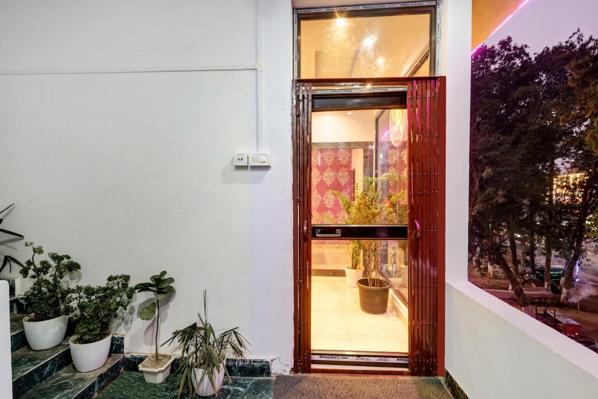 Collection O Ashirbad Lodge Guwahati Exteriör bild