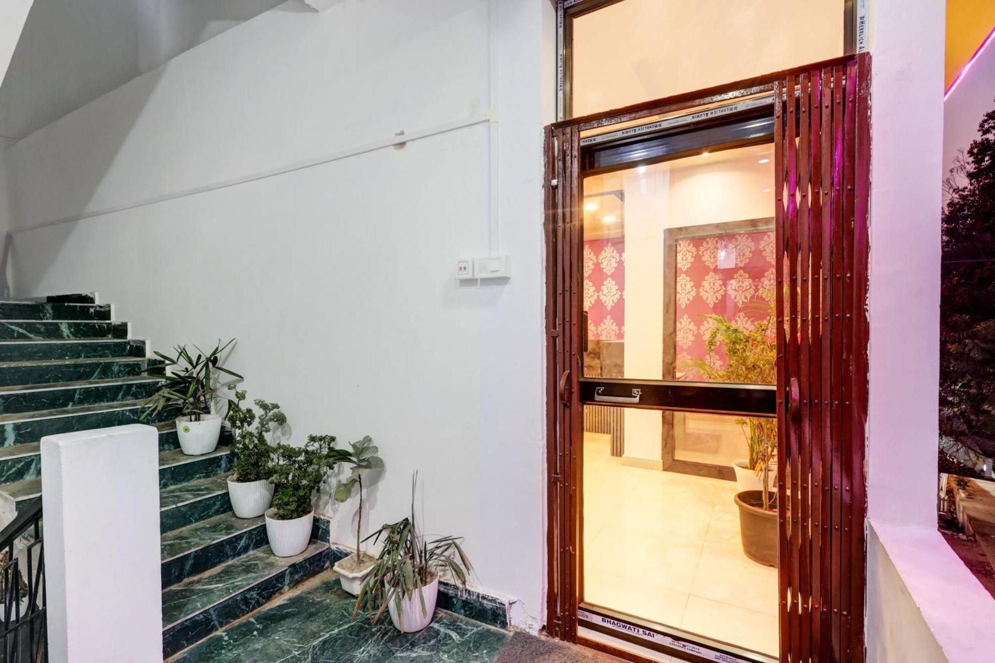Collection O Ashirbad Lodge Guwahati Exteriör bild